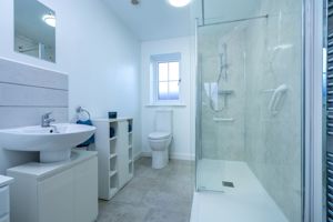 Shower room- click for photo gallery